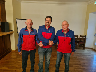 Dank an die ausgeschiedenen Vorstandsmitglieder Dank an die ausgeschiedenen Vorstandsmitglieder